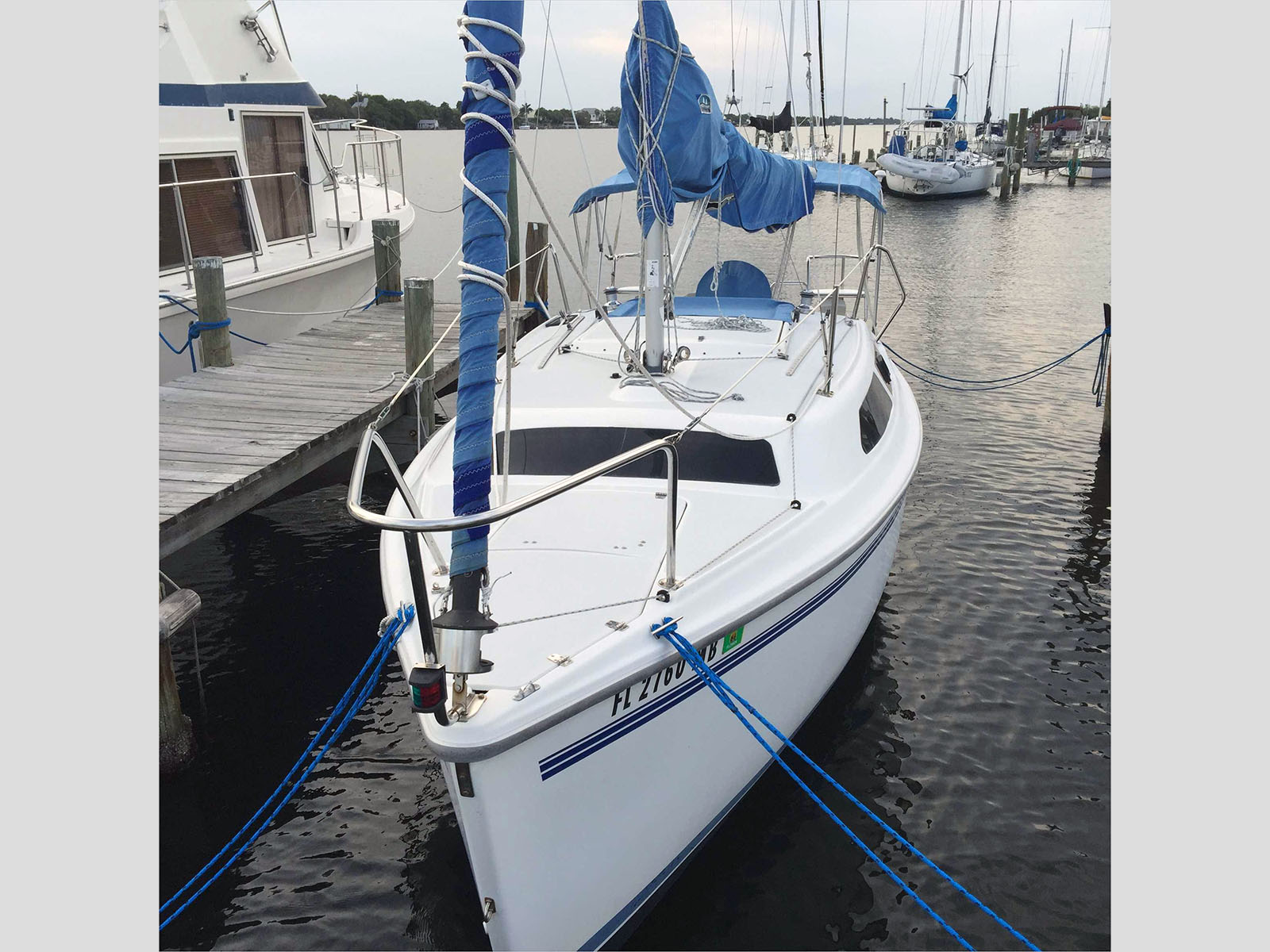 25' Catalina 2001 - 250  – Click for full details